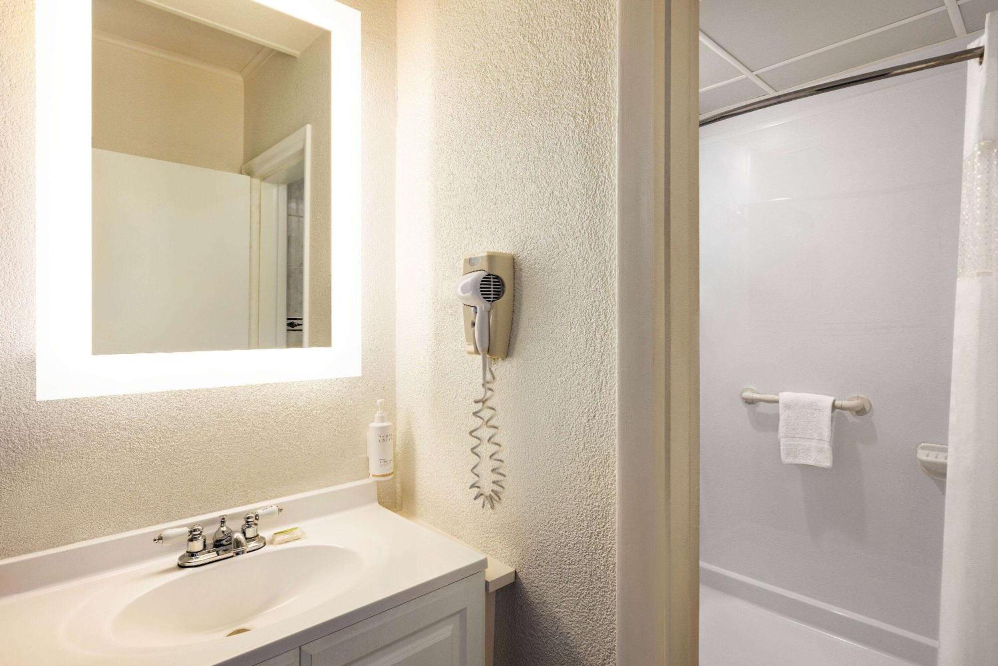 ฮาวเวิร์ด จอห์นสัน บาย วินด์แฮม โอเชียนซิตี้ โอเชียนฟรอนต์ Hotel ภายนอก รูปภาพ